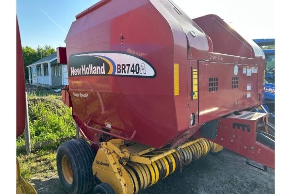 PRESSE À BALLES RONDES NEW HOLLAND BR740A 2006