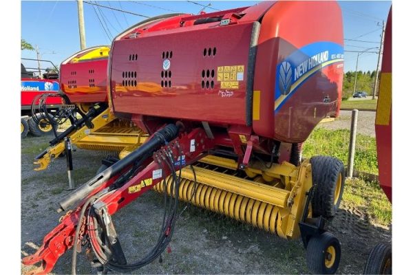 PRESSE À BALLES RONDES  NEW HOLLAND RB450 2016